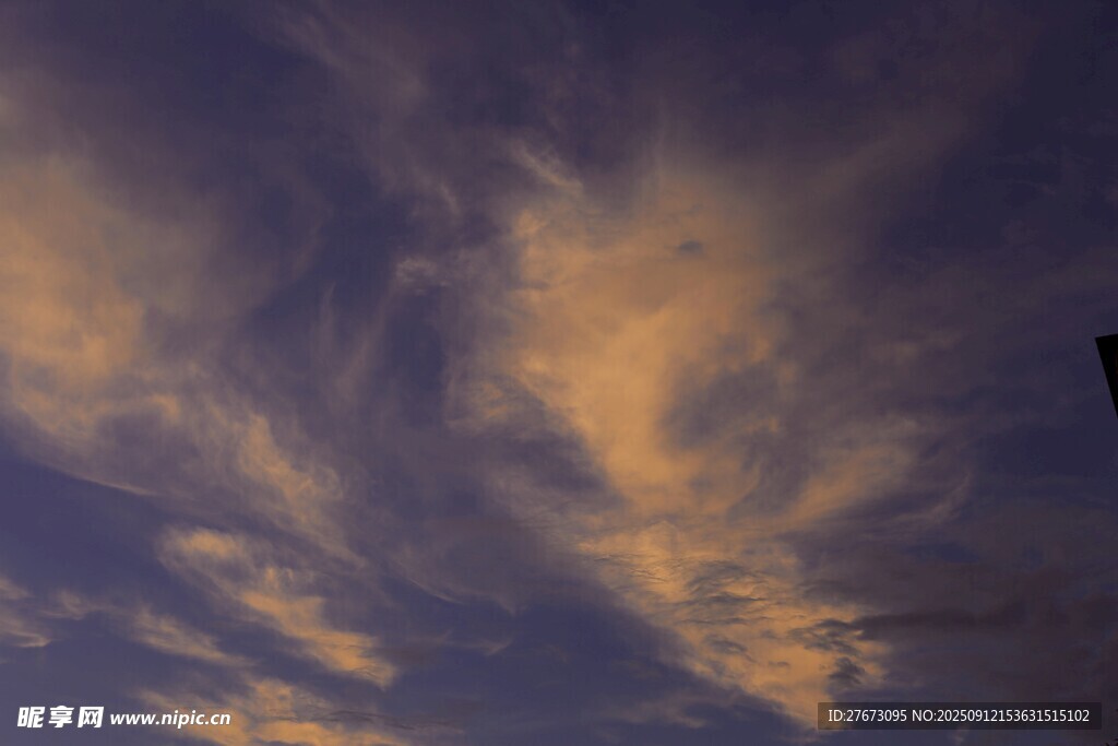 绚丽天空中的梦幻云彩