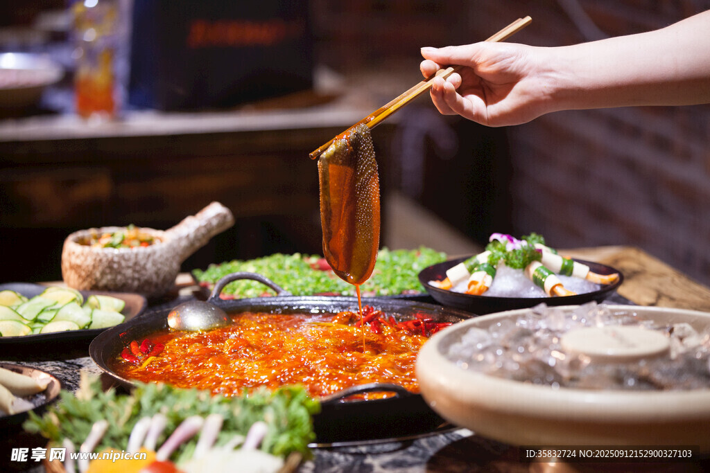 诱人火锅食材与美味涮菜