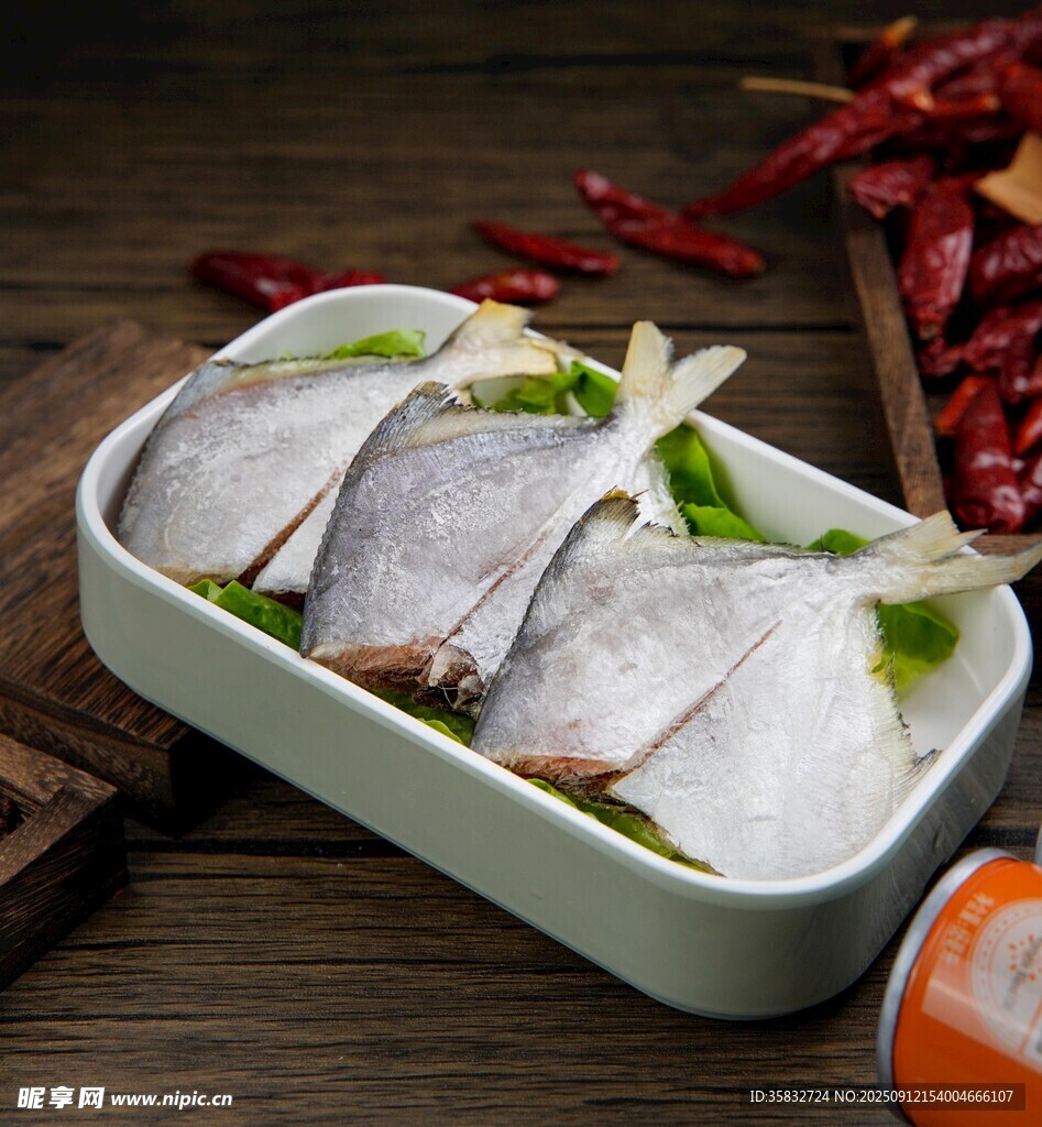 新鲜白鲳鱼食材