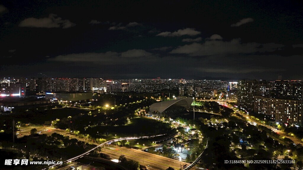 城市璀璨夜景俯瞰图