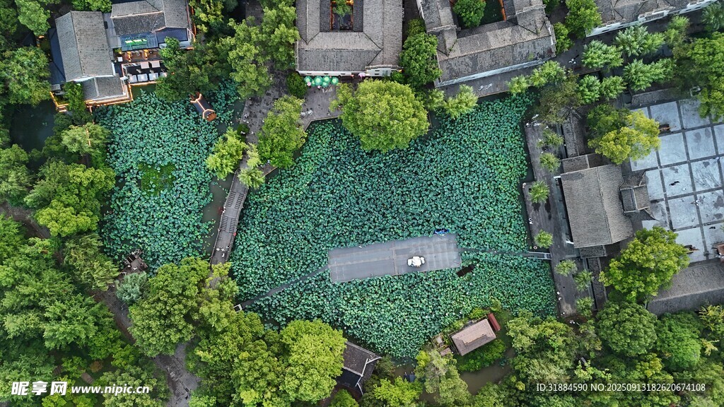 空中俯瞰精致园林景观