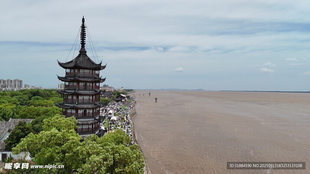 江边古塔风景