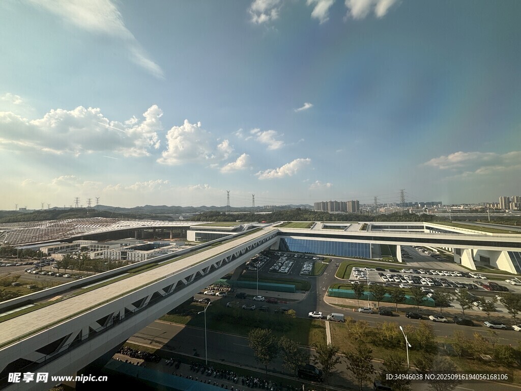 城市高架桥俯瞰景象