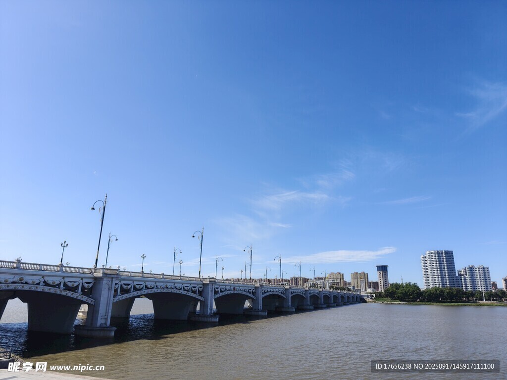 城市跨江大桥风景