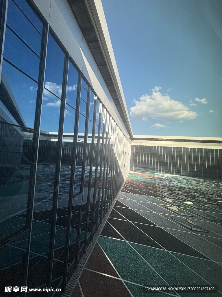 现代玻璃建筑外观景观