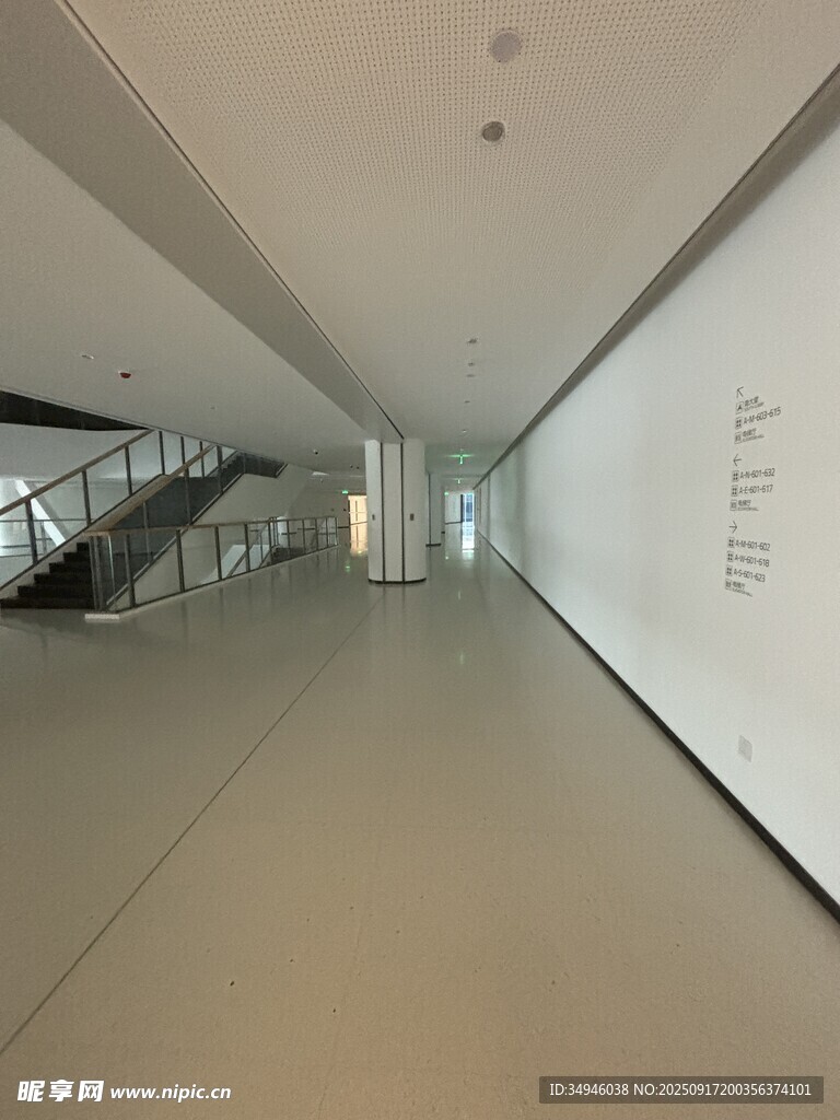 现代简约风格走廊空间