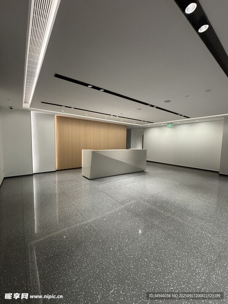 现代简约风格的空旷大厅