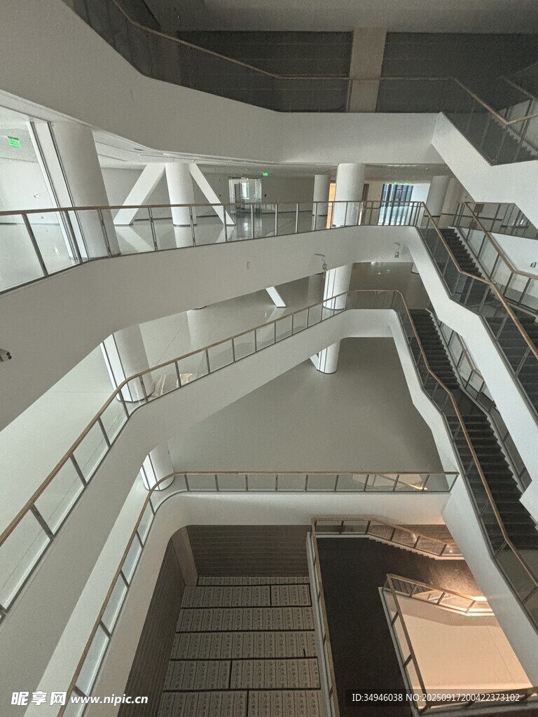 现代多层建筑内部空间