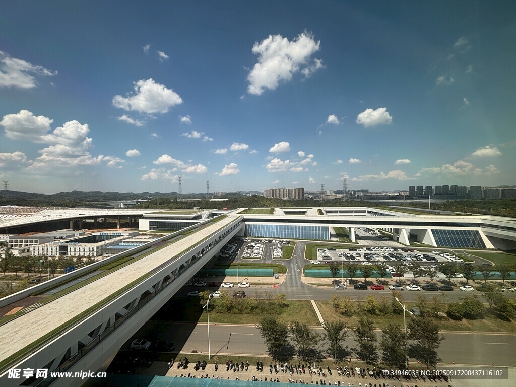 城市高铁站全景俯瞰