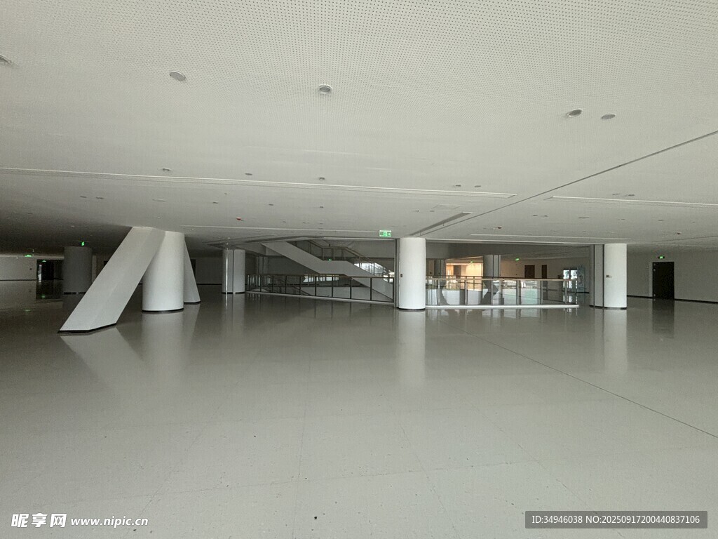现代空旷室内空间场景