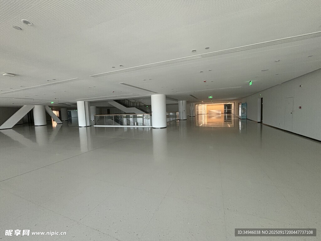 空旷现代化室内空间场景