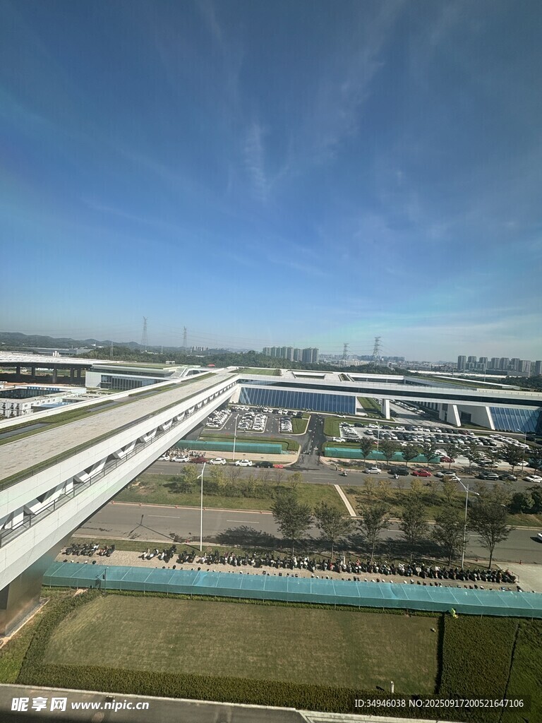 俯瞰城市轨道交通设施