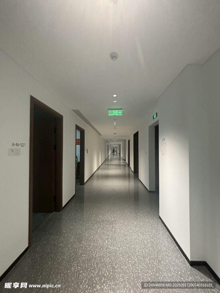 现代简约风格办公走廊