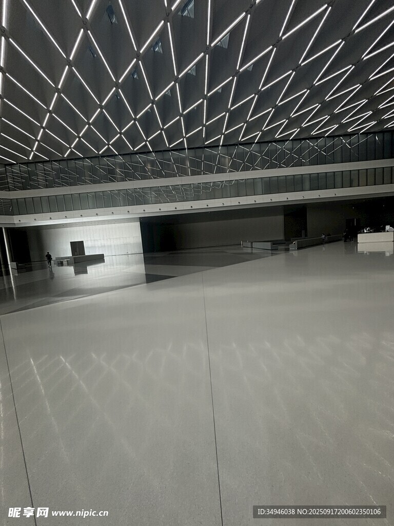现代室内空旷空间场景