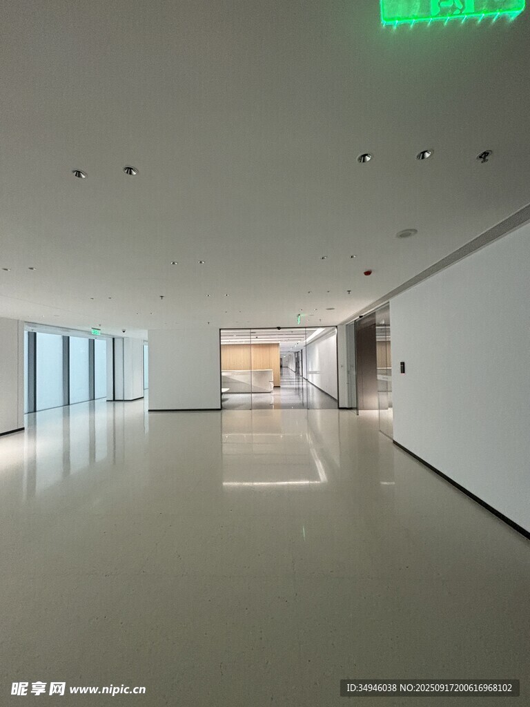 现代宽敞明亮的室内空间