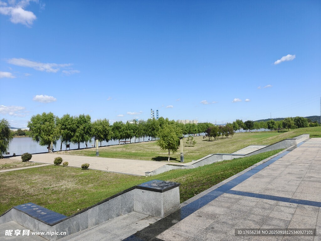 河畔步道风光