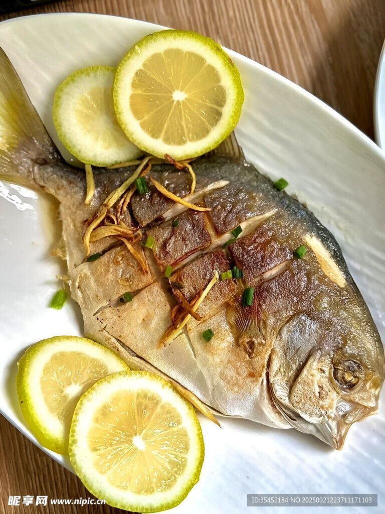 柠檬烤鲳鱼