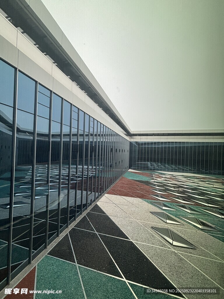 现代建筑玻璃幕墙外观