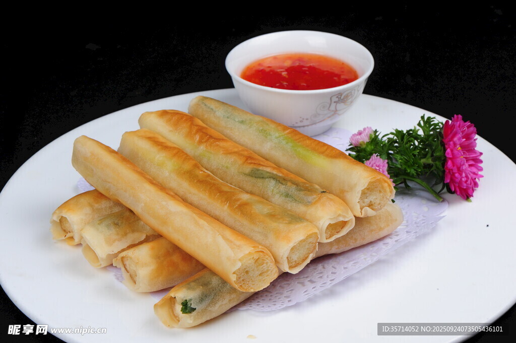 美味春卷配蘸料