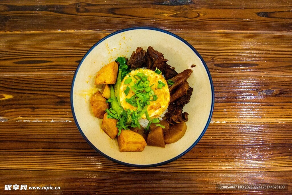 牛杂饭 美味蛋肉土豆盖饭