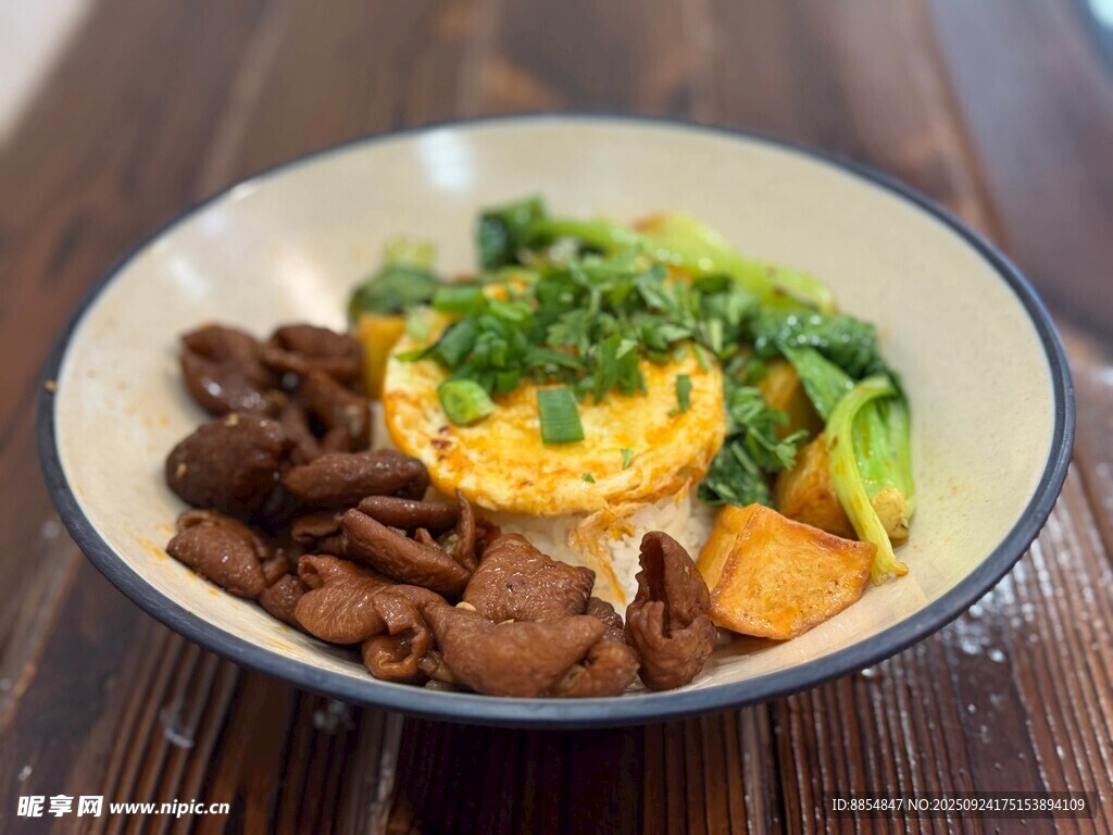 牛腩美食套餐营养丰富的家常