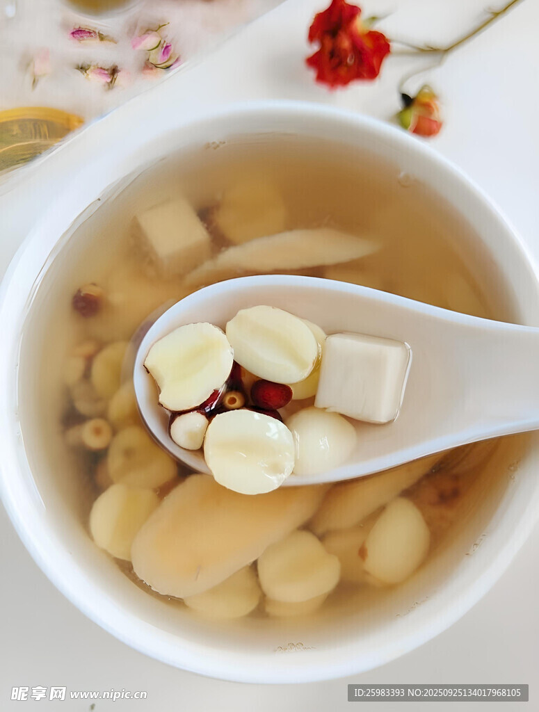 莲子百合山药养生汤