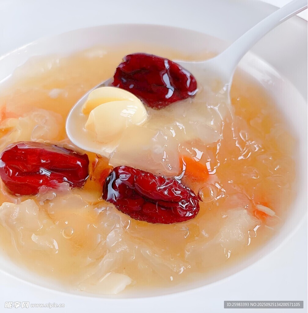 红枣银耳莲子羹