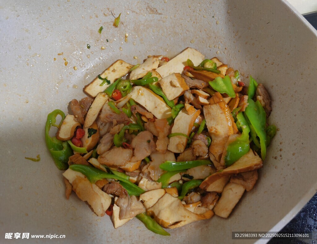 青椒豆干炒肉片
