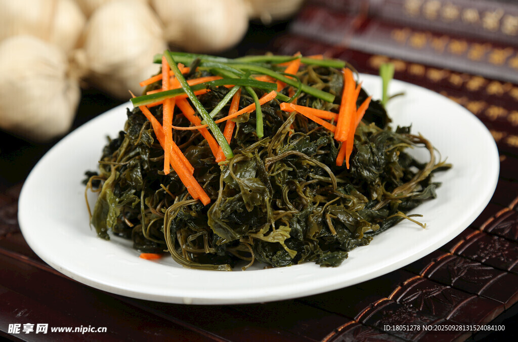 陕西特色美食凉拌灰灰菜