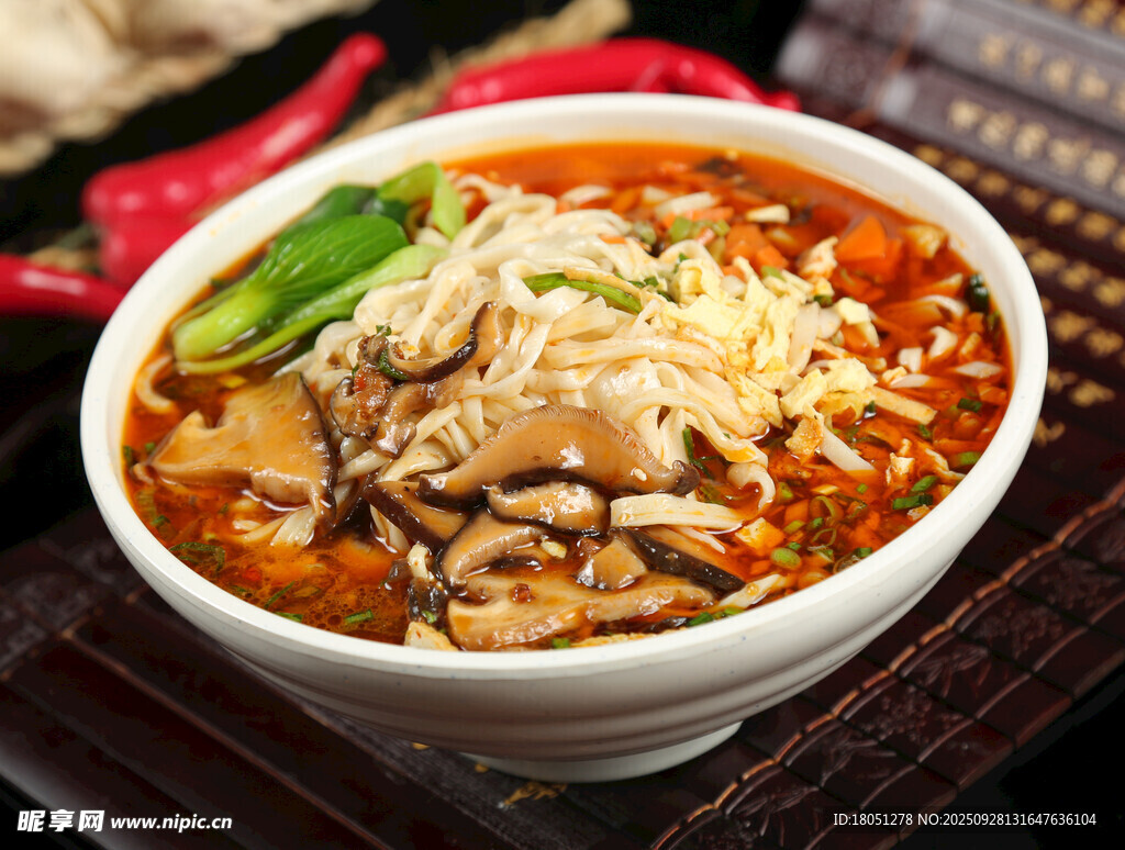 陕西面  汤香菇面