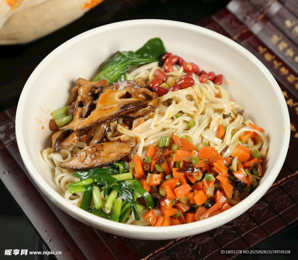 干拌香菇面  陕西面