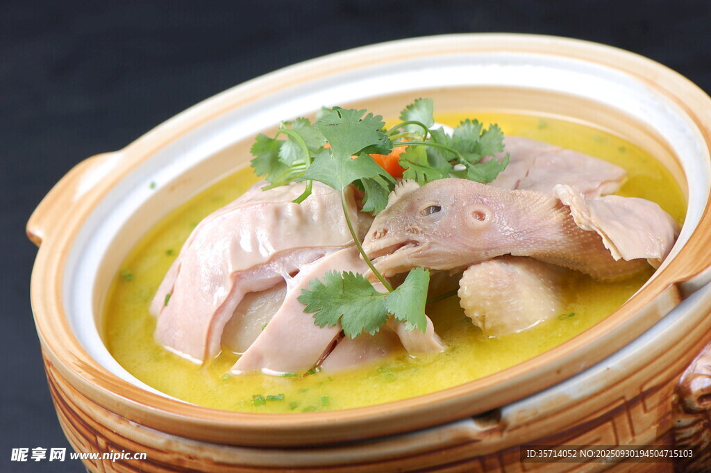 黄汤炖猪肚鸡美食图