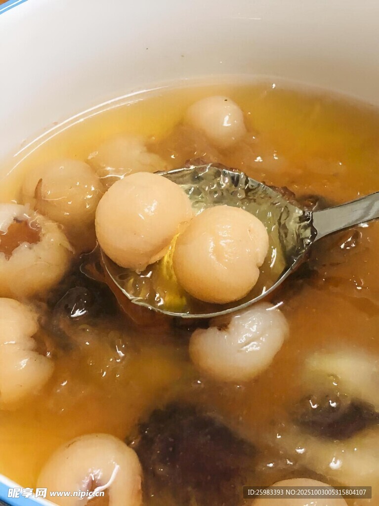 莲子桂圆养生汤