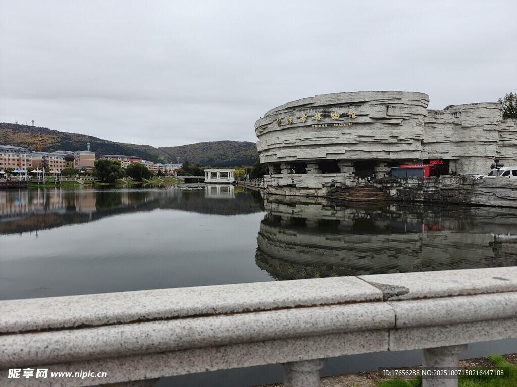 湖畔建筑景观