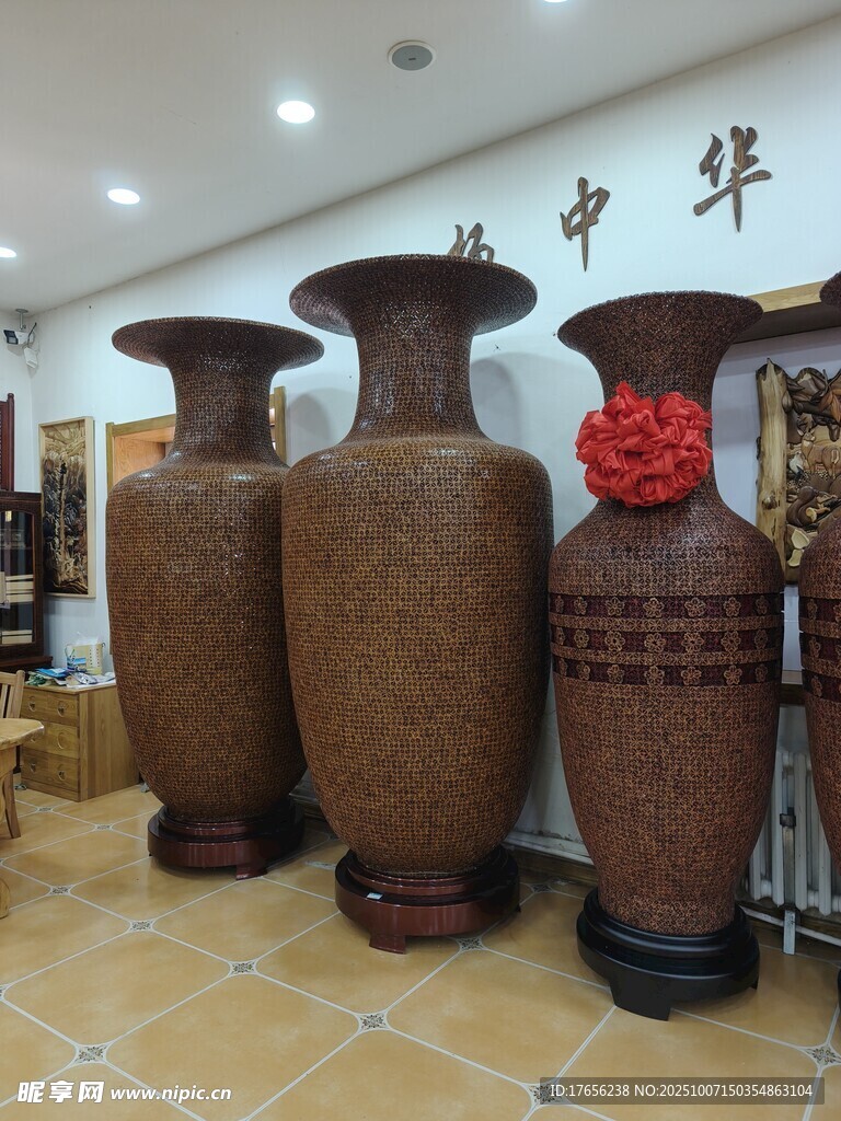 中式大型古朴陶瓷花瓶展示