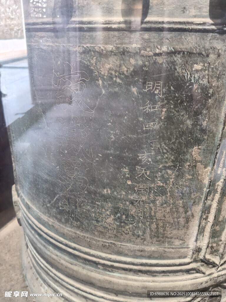 古老石质雕刻局部图