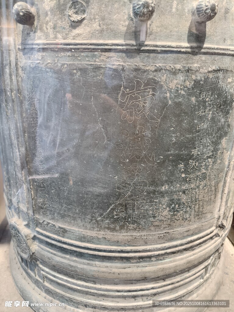 古老金属容器特写