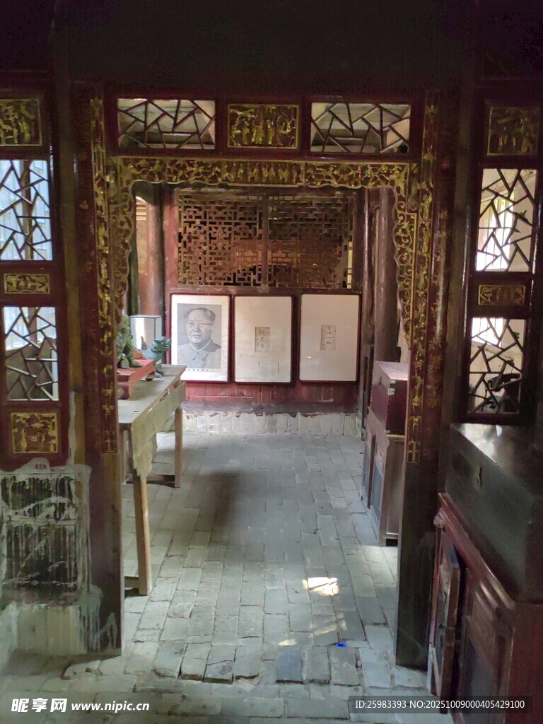 古宅内景