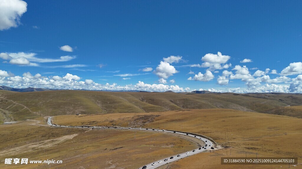 广袤荒原上的蜿蜒河流