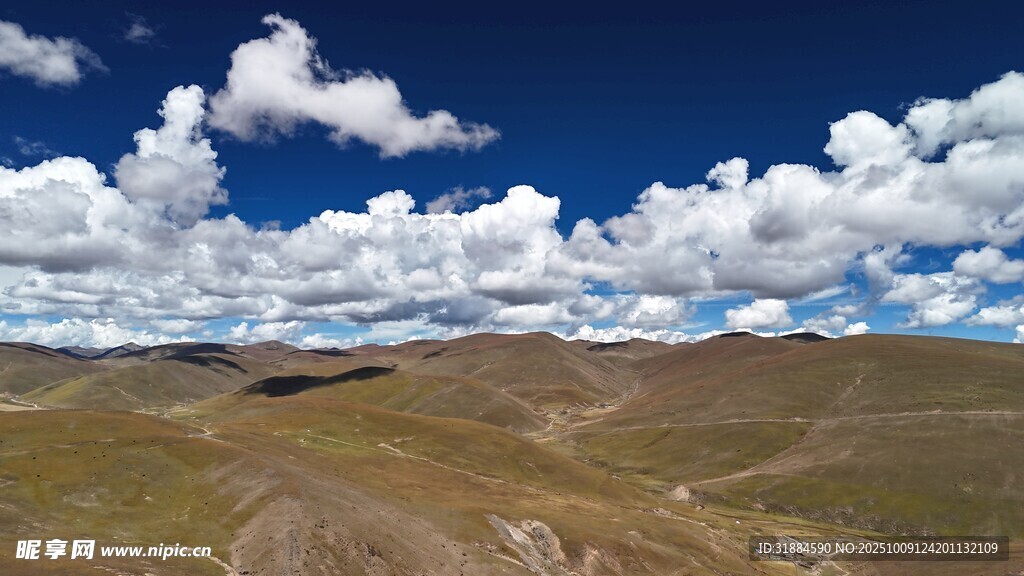 高原蓝天白云壮丽风光