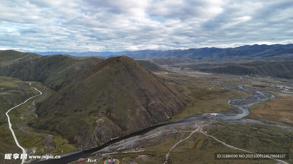 航拍山川河流壮丽景观