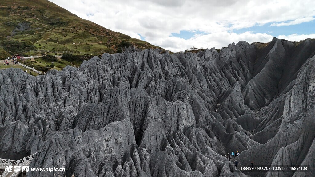 壮观的褶皱地貌景观