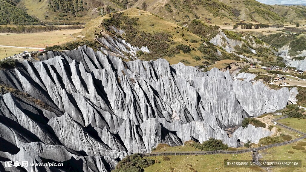 壮观玄武岩柱景观