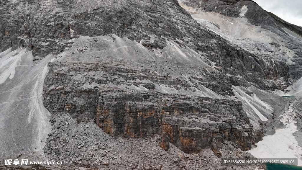 壮丽雪山山体景观