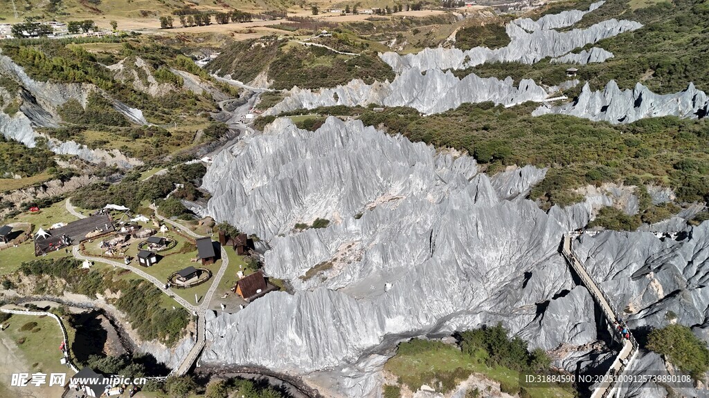高山嶙峋地貌景观