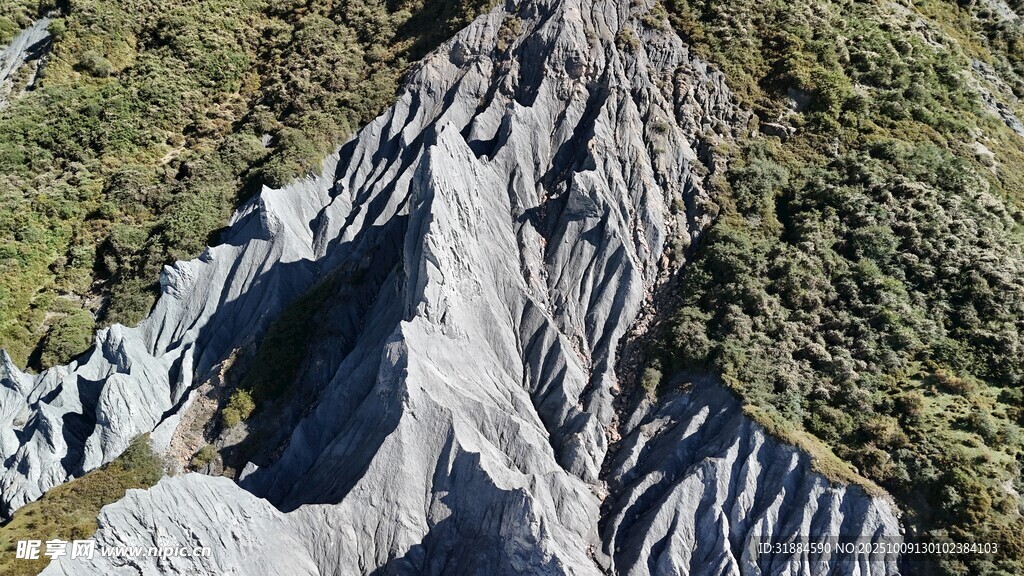 俯瞰壮观褶皱地形