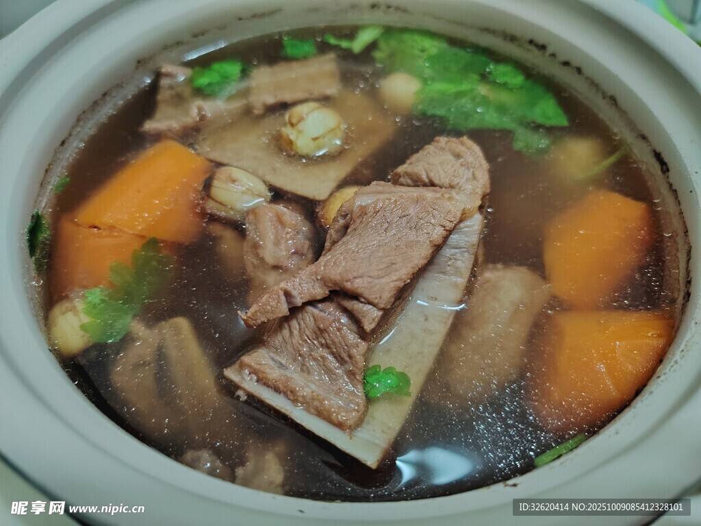 排骨莲子汤 