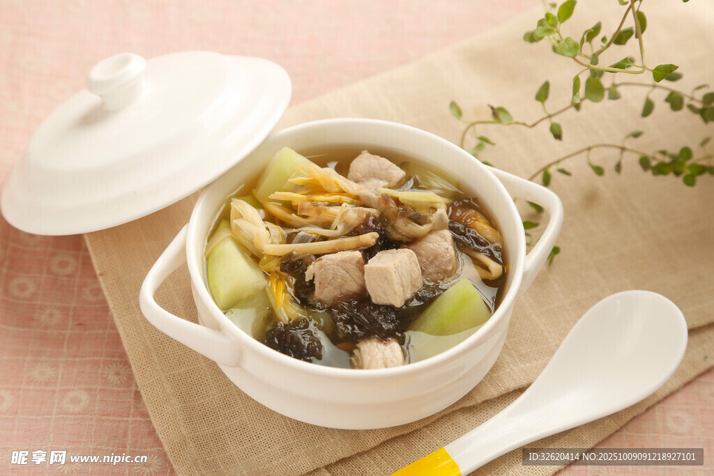 菌菇蔬菜肉汤