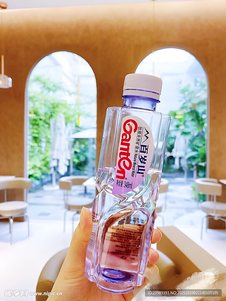 矿泉水瓶