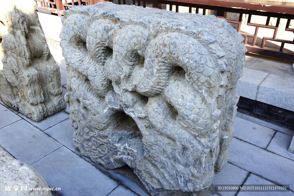 石雕文物龙纹石碑底座